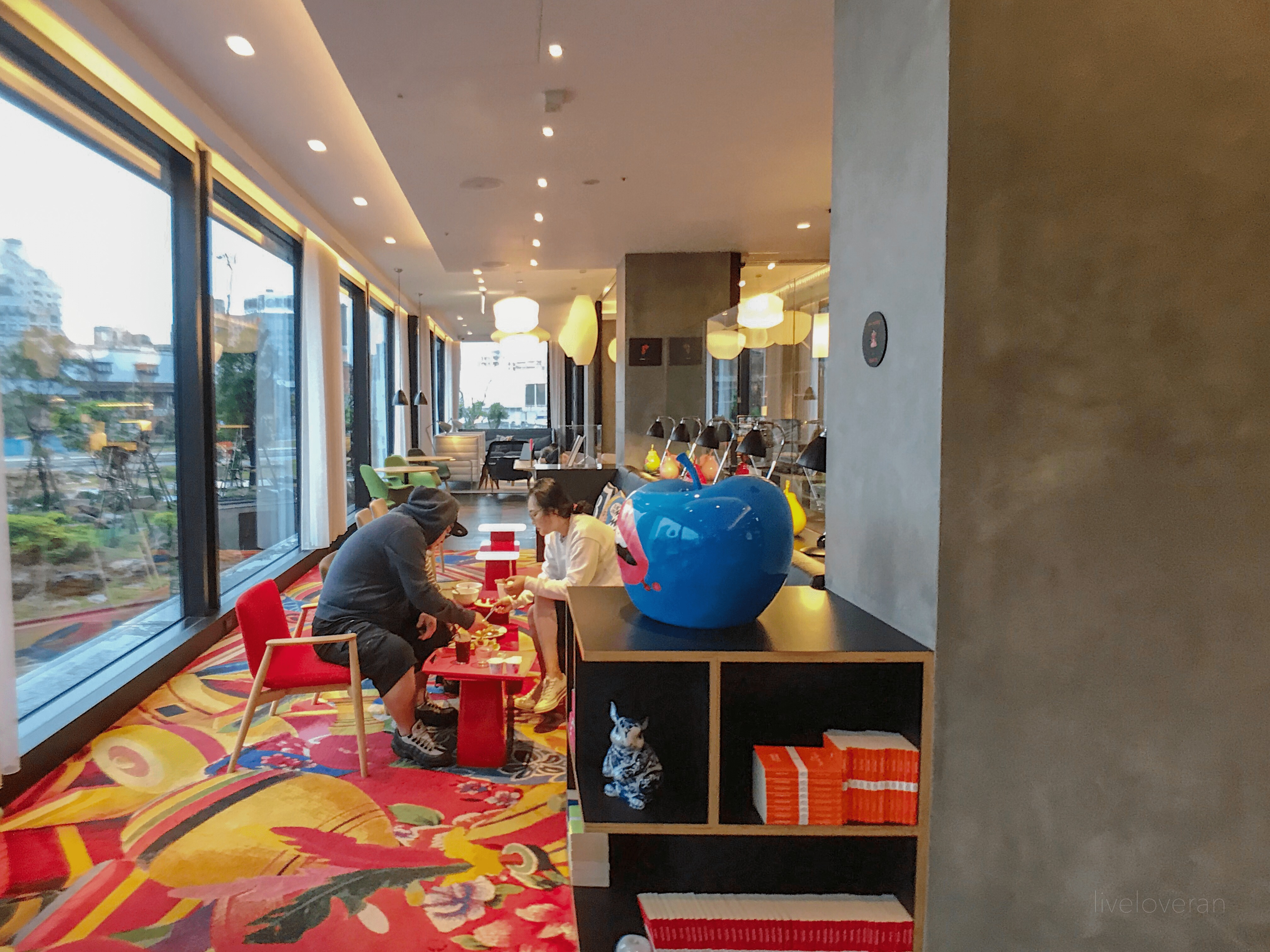 liveloveran citizenm taipei north gate lounge