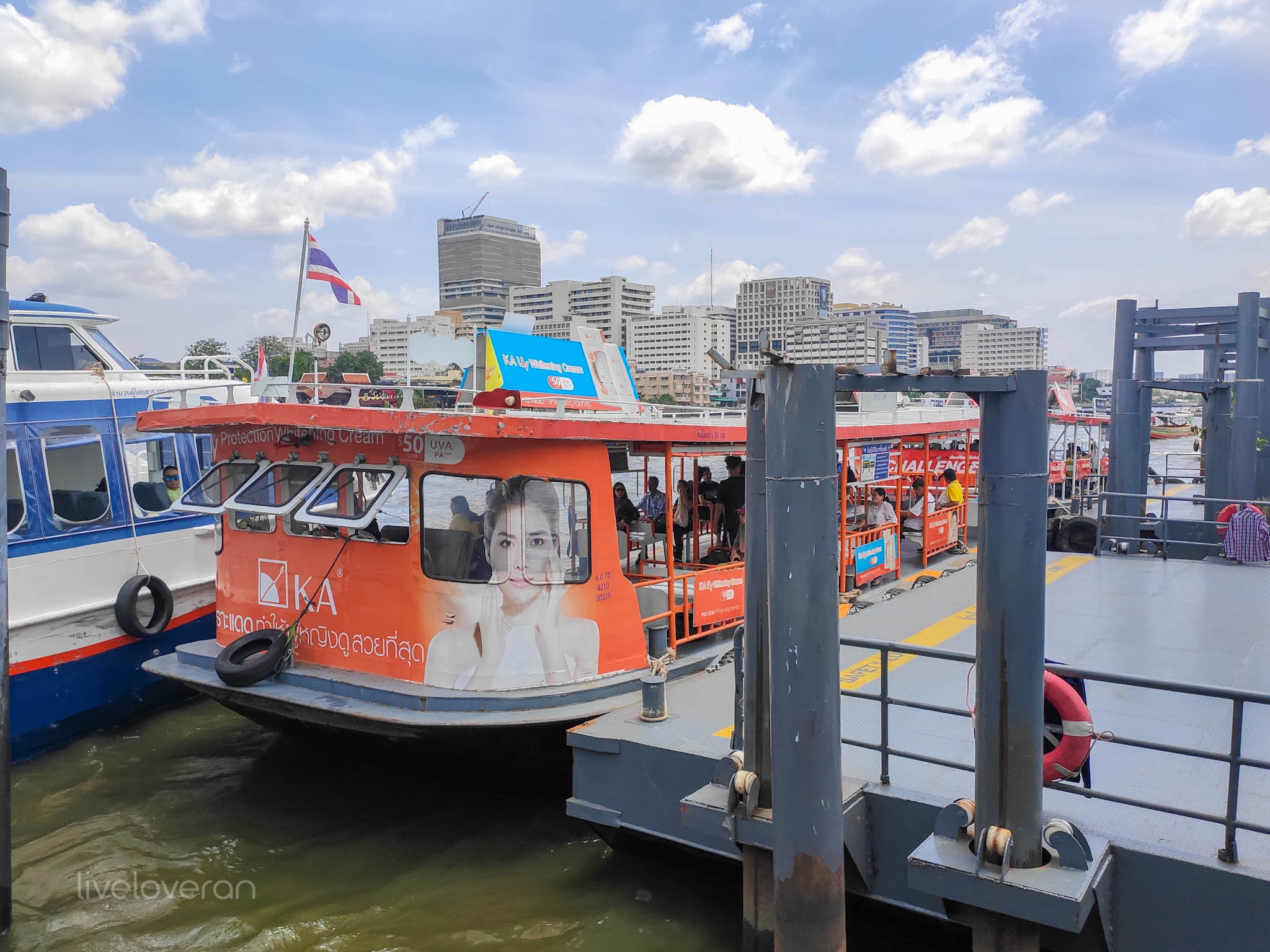 wat arun chao phraya tourist boat