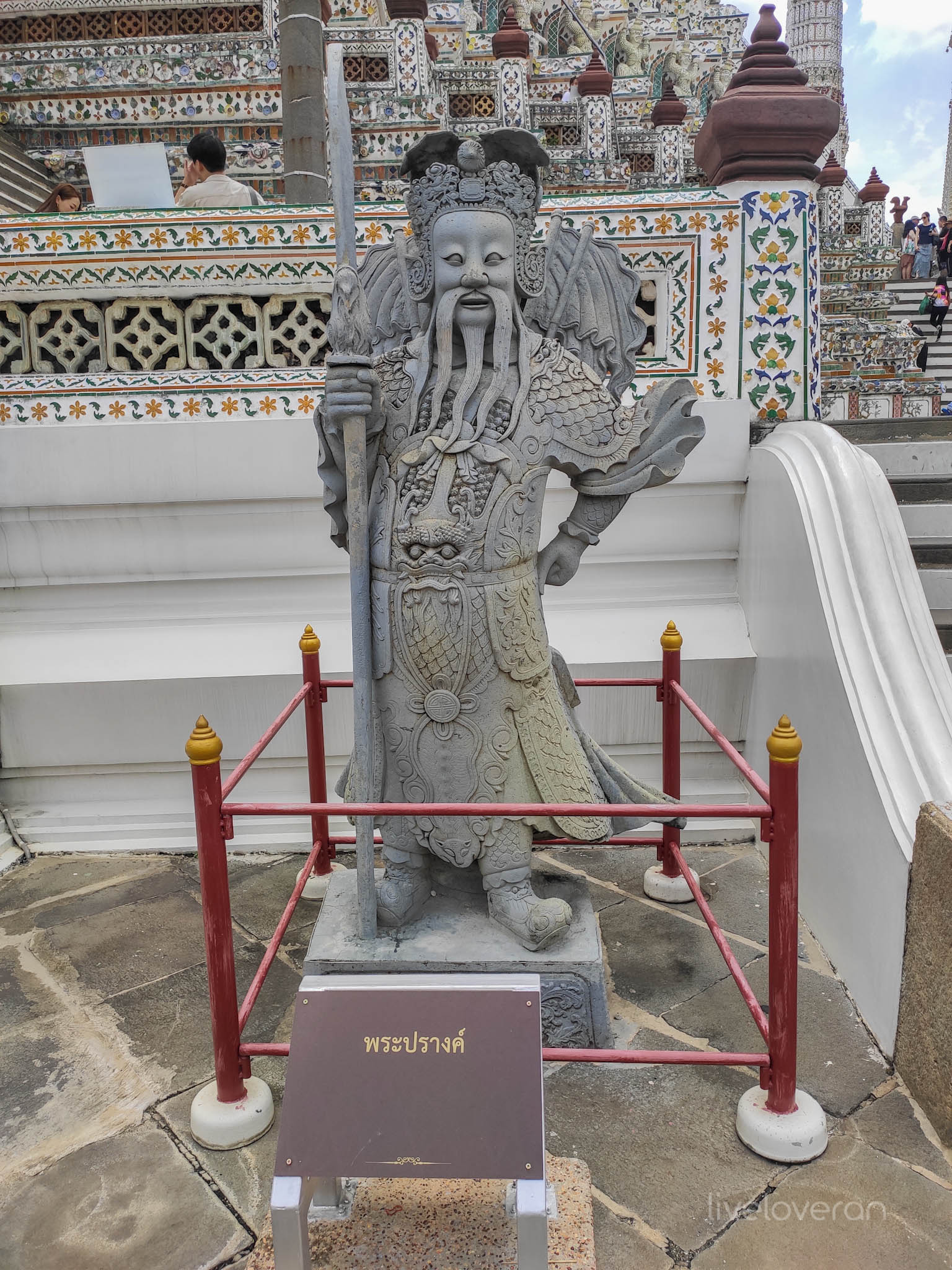 exploring bangkok temples wat arun