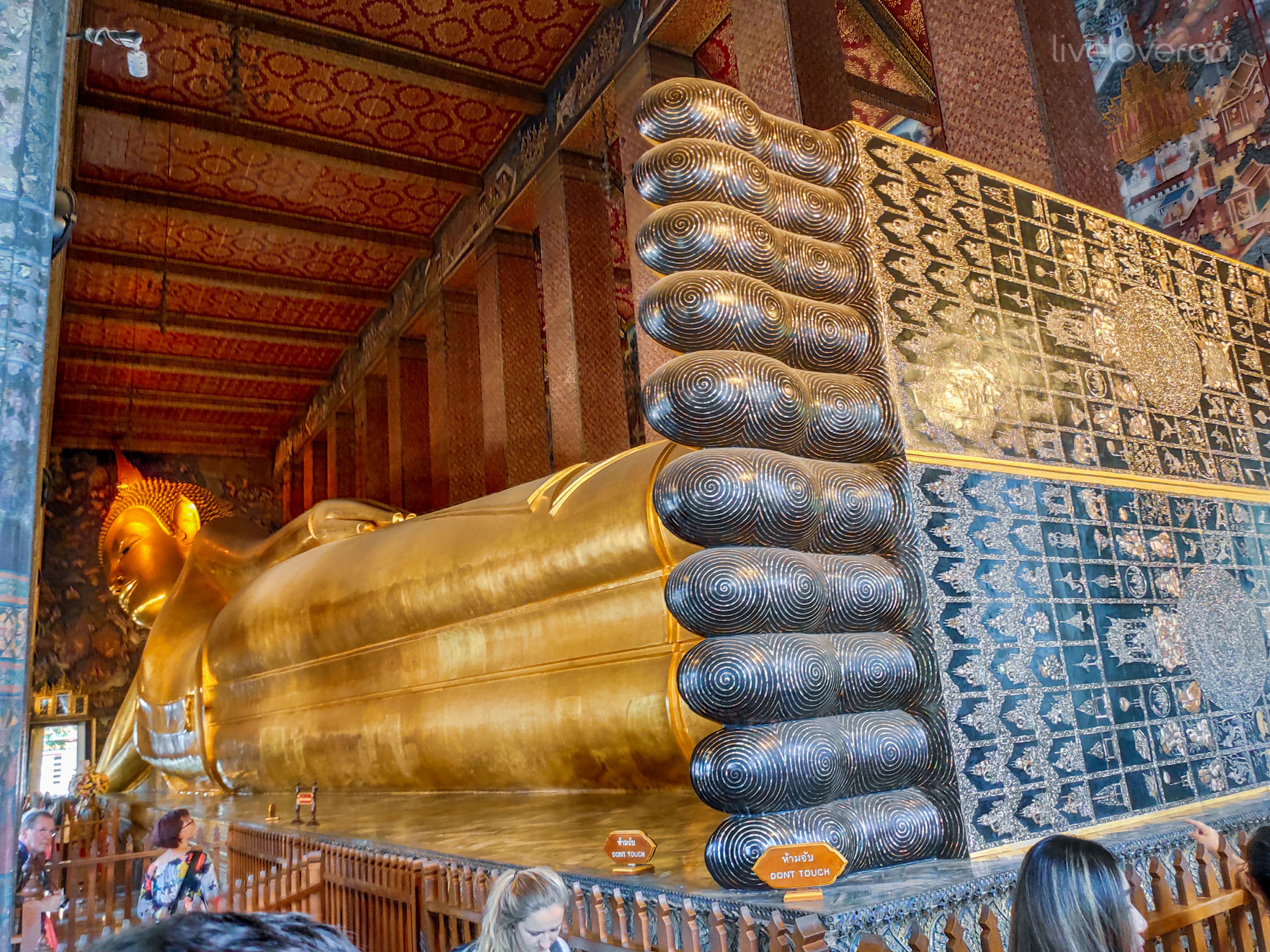liveloveran exploring bangkok temples wat pho reclining buddha