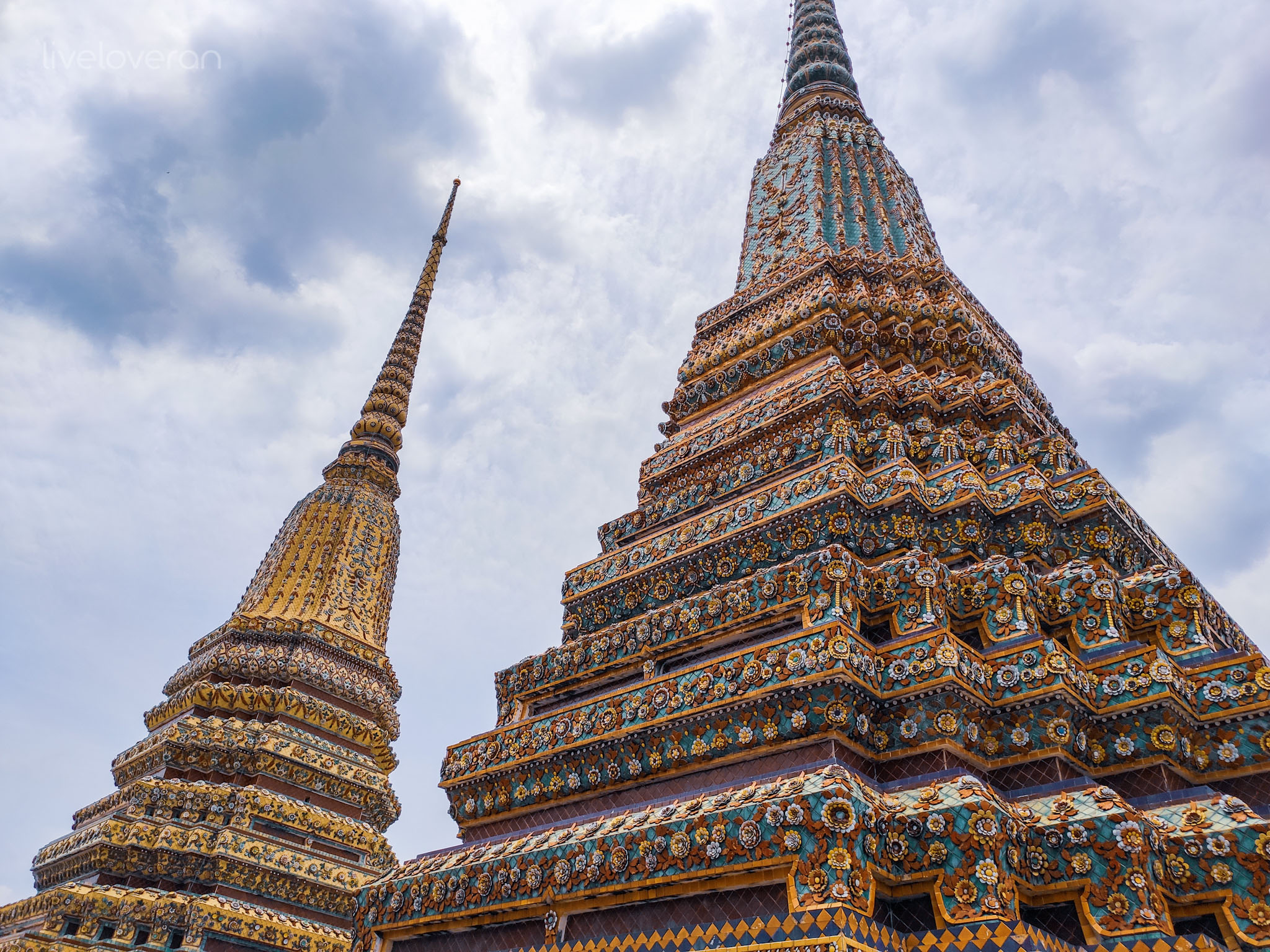 liveloveran-exploring-bangkok-temples-wat-pho-2